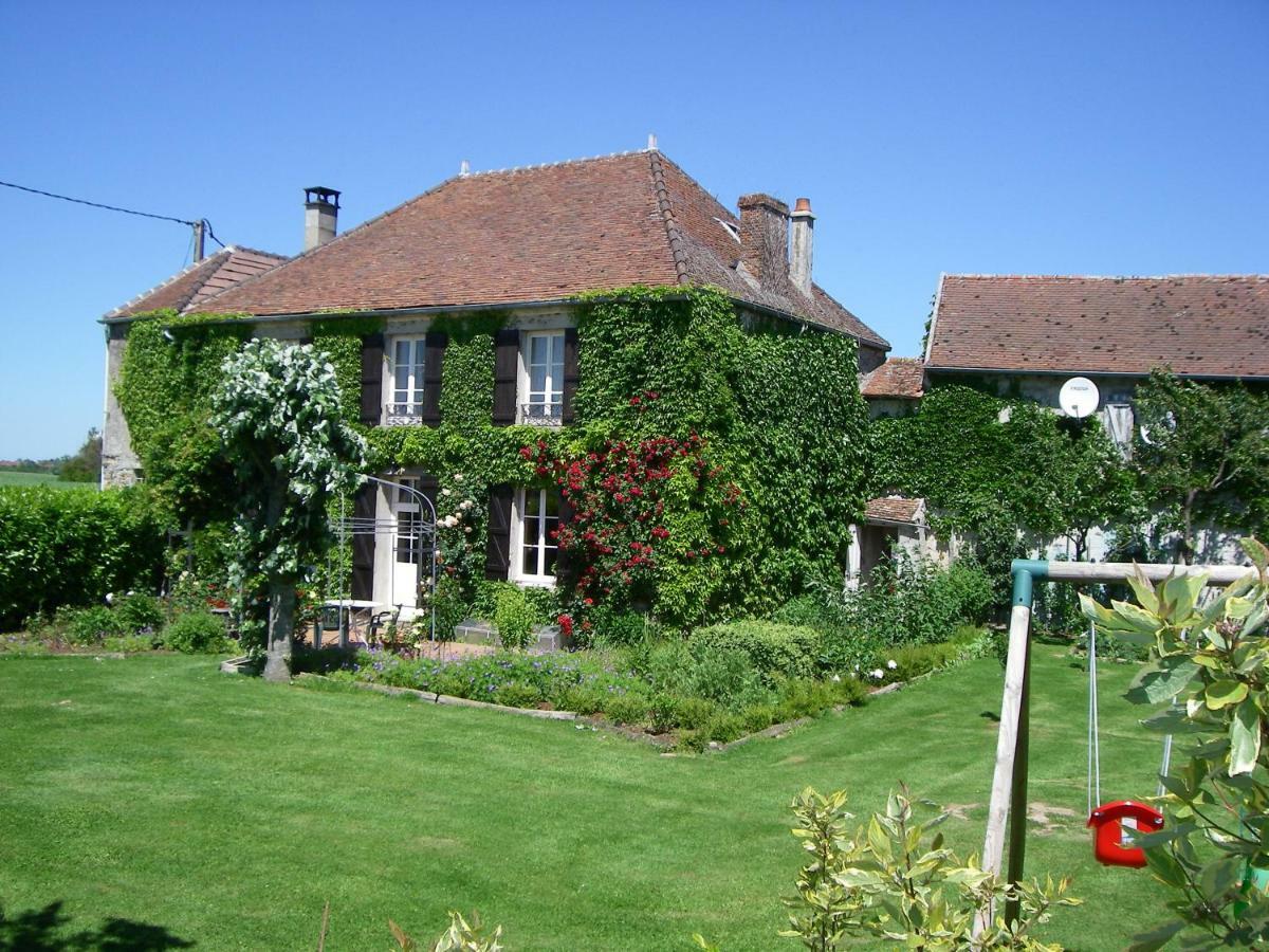La Ferme Le Merger La Ferté-Gaucher Exterior photo